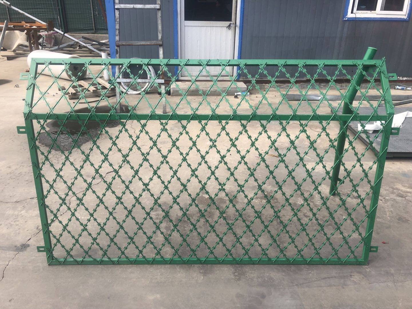 乐善监狱刀片刺绳护栏网的防护性